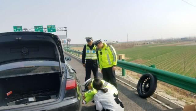  [车道]高速上爆胎，应急车道换胎被扣6分，车主：应急车道是摆设