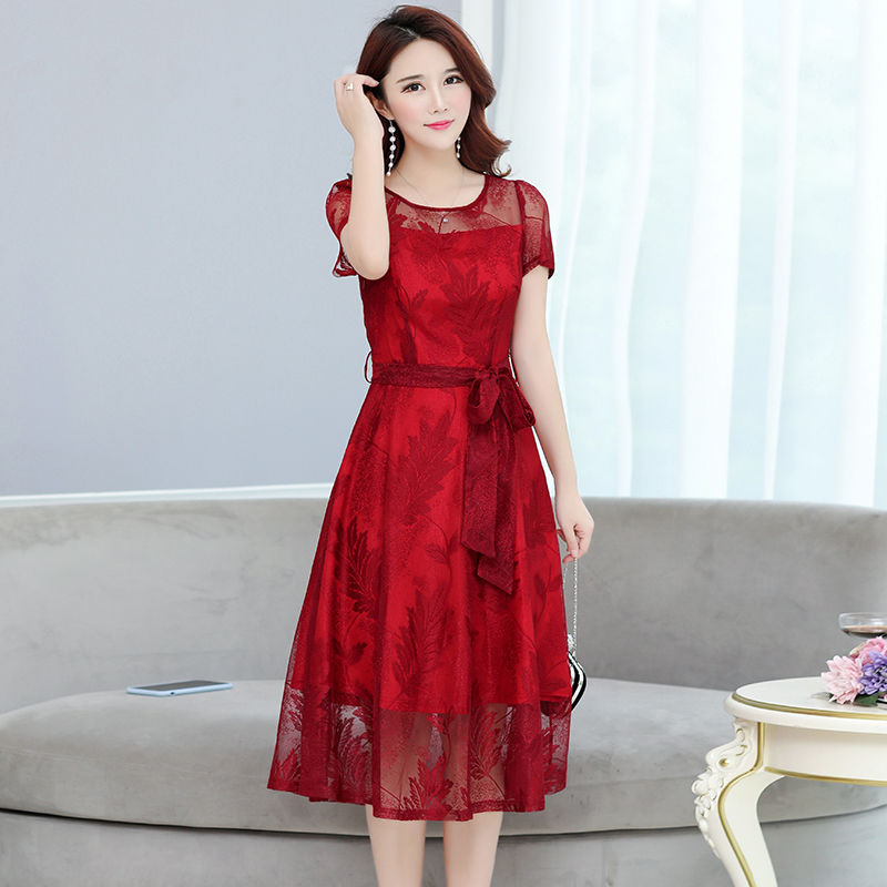 七月到了，47岁老婆换上这气质裙，好有女人味，逛街满满回头率