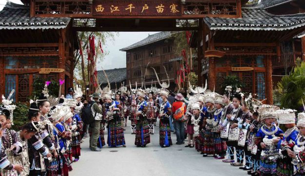 去苗寨旅游，为何说再便宜也不要买银饰？导游告诉你实情！