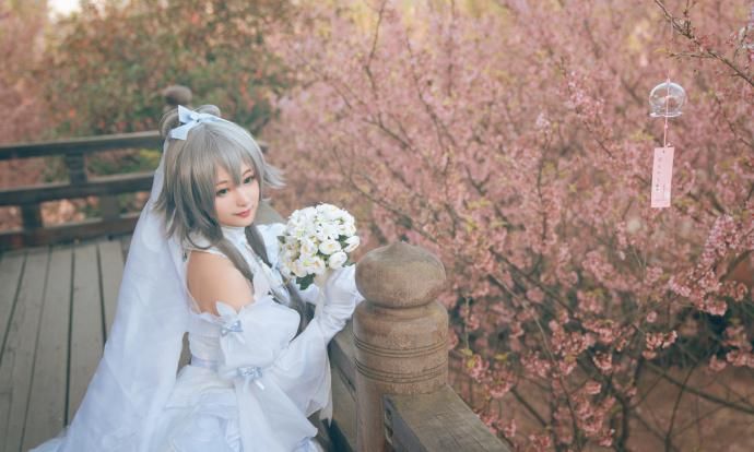 小咖哈哈哈哈:洛天依花嫁cos:我想成为你的新娘,你愿意吗?