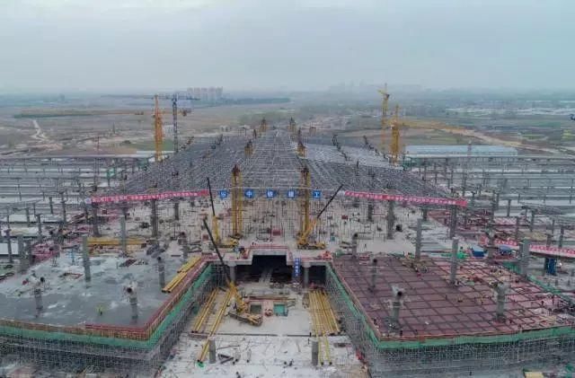 湖北正积极打造的一座高铁站，站台规模比肩长沙南站