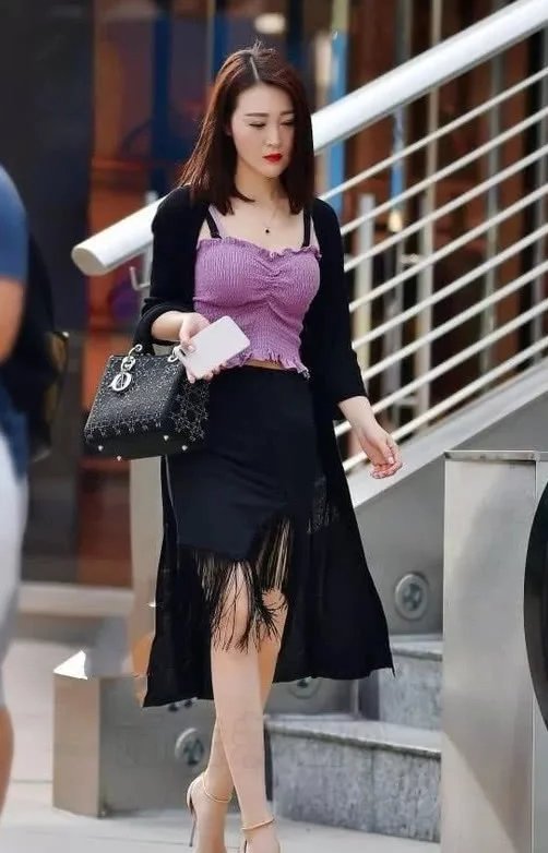 成熟小女人的紫色吊带装，不是你们的最爱吗，赶紧追求你的真爱去