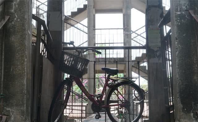 广西最“奇葩”的网红景点，拍照要爬7层楼，就在南宁