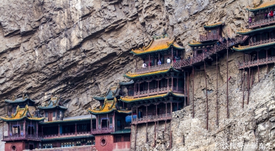 山西悬空寺,曾被列入世界可危建筑,仅木棍支撑就引游客纷至沓来