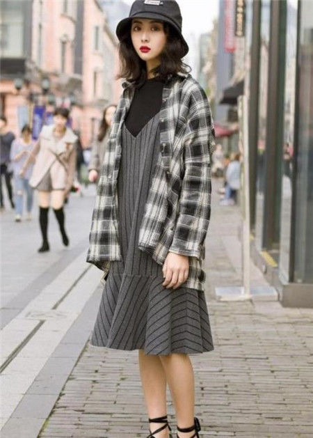 『气质』街拍:气质很好的美女,身材苗条有致,很是招人喜欢