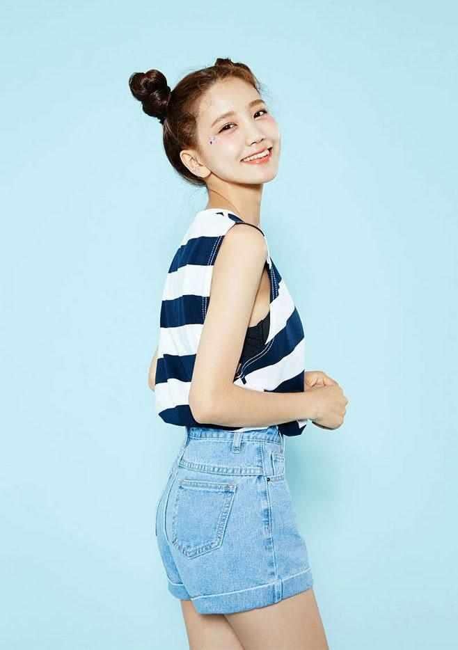 紧身裤整体来说高端大气上档次，唯美风情衬托出女性的女人味