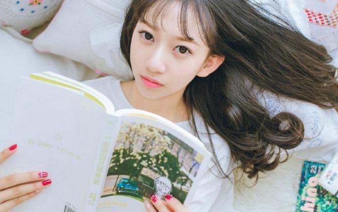 可爱玩偶少女白皙性感私房写真图片