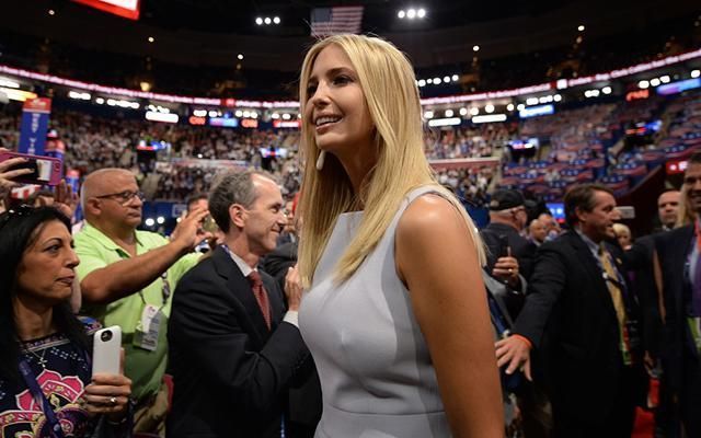 38岁的伊万卡:微笑时有些许林志玲的优雅,最后一张身材凹凸有致