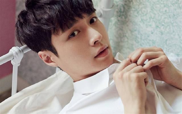 还没完了，宋祖德手机事件蹭热度，这回又喷张艺兴，团团来个打脸