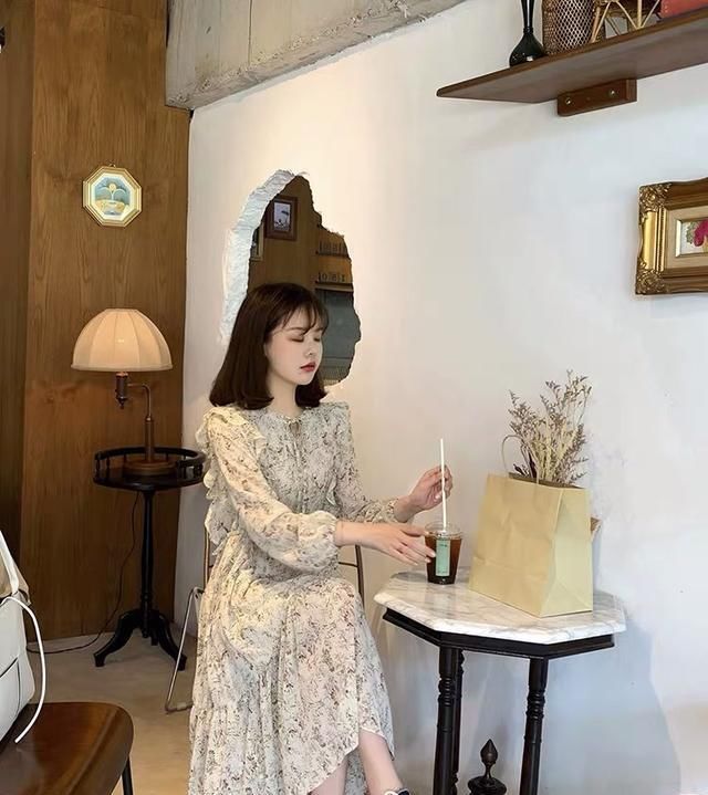  『碎花裙』春天里的日常穿搭,可以让你气质秒增