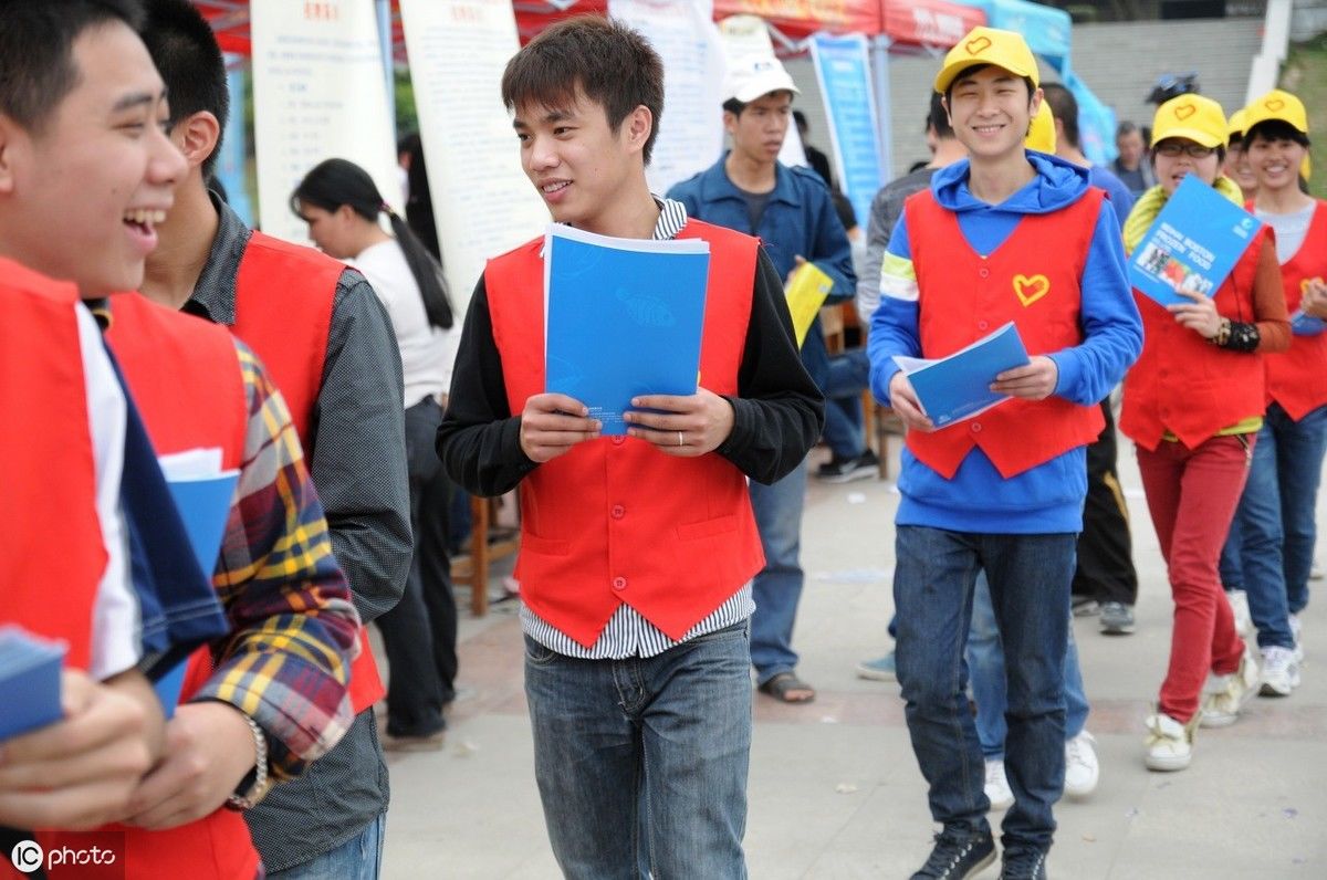 未来5年，进城打工的70、80、90后各将面临2个难题，早准备早解决