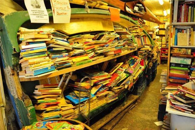 啥网红书店啊还强制消费？老板：以前全是看书的，现在全是拍照的