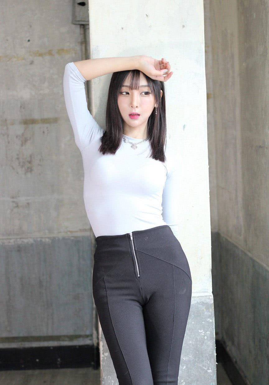 微胖的打底裤小姐姐，女人味十足，富有弹性