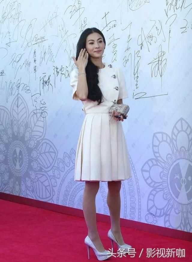 安以轩165，张柏芝也165，二人同穿短裤，网友：差距有点大！