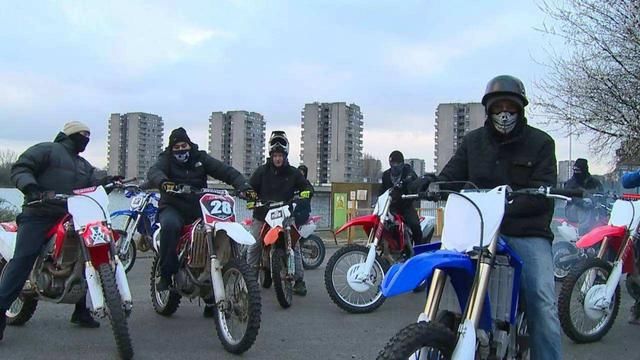  摩托车@摩托车和电动车被禁止，孩子上学怎么办？专家给出说法