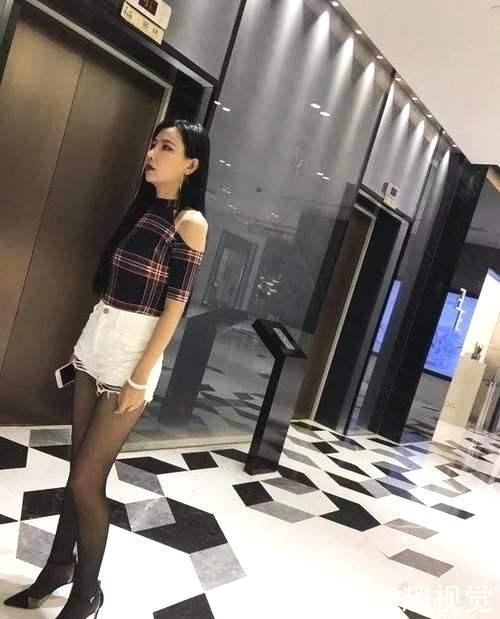  「少女高跟鞋」细高跟鞋，简约大方，上脚性感而不失优雅