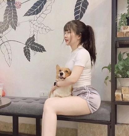  美女|精致气质美女小姐姐，伶俐精巧，穿衣搭配从来都是一丝不苟！