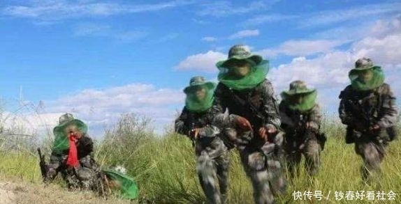  「士兵」中国最危险边防线，已有7条军犬被咬死，士兵睡觉也拿刀