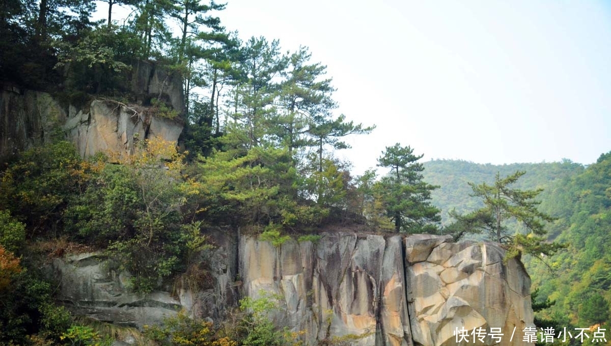 藏在深山里的神仙庙，悬崖陡坡“挂”千级石阶，看看啥样子