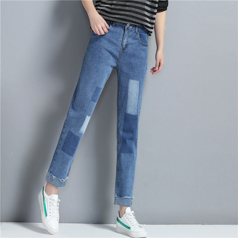 女人再漂亮，早秋也不要穿裙子了，这休闲的牛仔裤，青春有活力