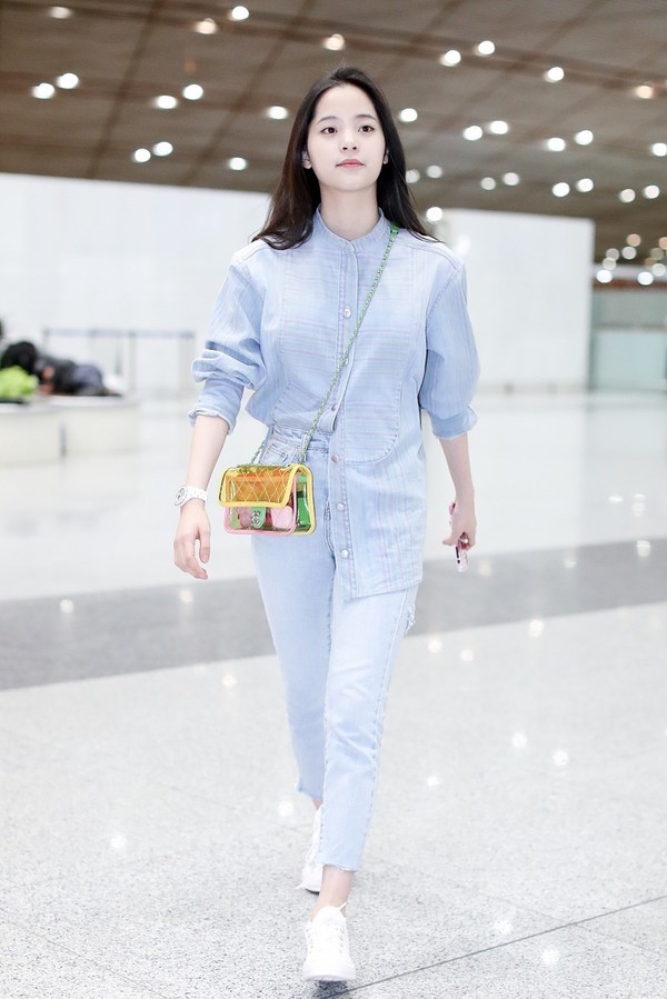 看《天坑鹰猎》，帮王俊凯挑选女朋友