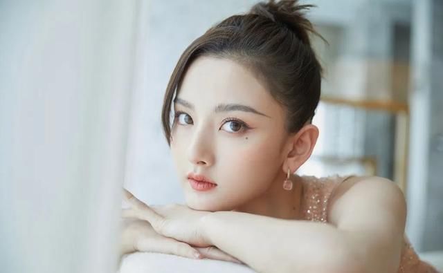 亲和力■美人计｜单选题：A珠圆玉润赵露思、B明艳锋芒宋祖儿