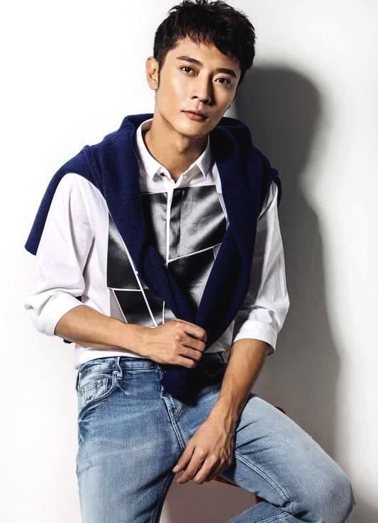 真给吃瓜群众爆点知情人称张丹峰已辞退毕滢，女方微博改浪迹天涯