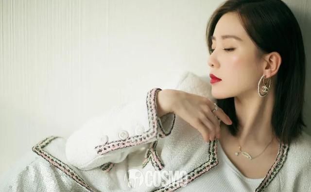  时髦■时髦办｜Jennie的珍珠项链那么多，还硬要和妈妈抢着戴这一条？