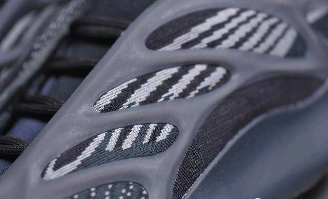 『椰子』Yezzy 700v3黑色灵魂,椰子值多少钱?