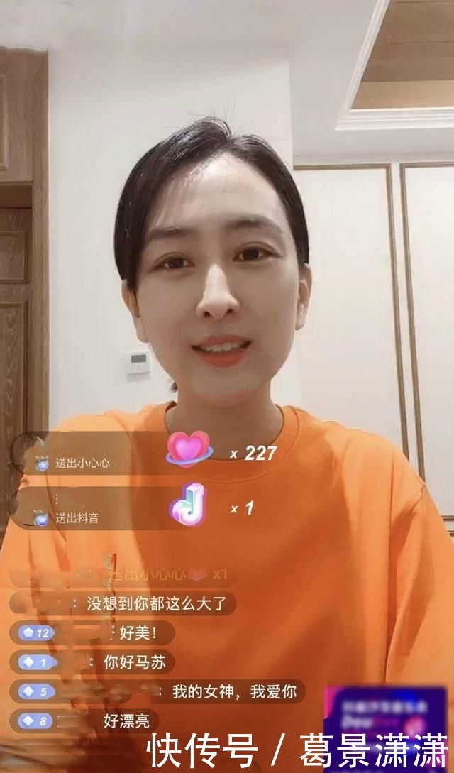  「打通」何炅宅家打通厨艺任督二脉 ，做泡面饼获赞，明星在家也这么会穿