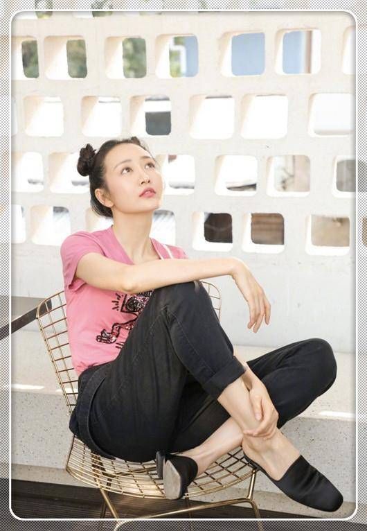 当24岁徐璐穿粉色T完败36岁王鸥，我才知道发型对于减龄有多重要