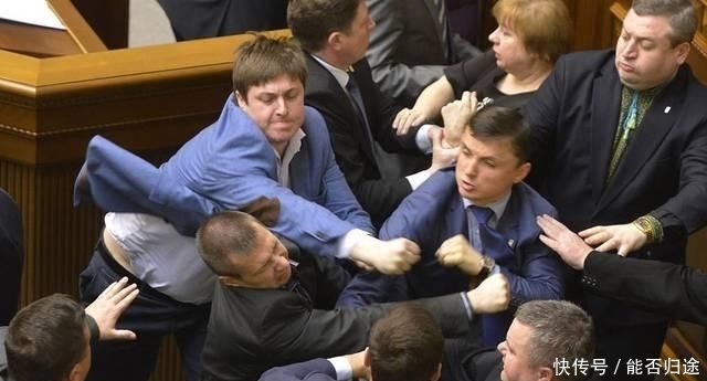 『反对党』普京谈反对党:你们想要大动荡?我想要的,是一个伟大的俄罗斯