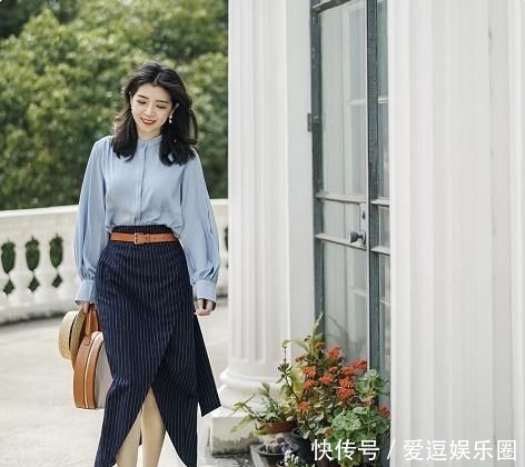 #要备#早春你一定要备一件“开叉裙”,搭衬衫好洋气,三木穿上后美哭了