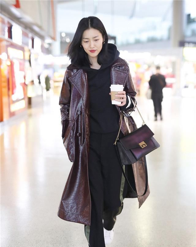  『大方』春季穿风衣不要配小脚裤,如今流行这么穿,时髦大方还高级