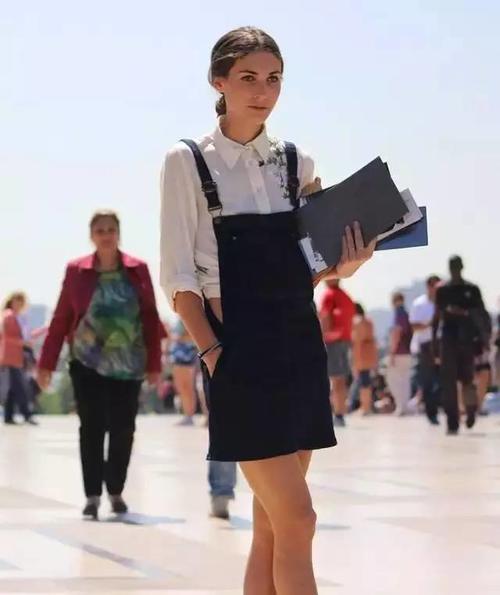 夏天那些很透的衣服，到底怎么穿出去啊？