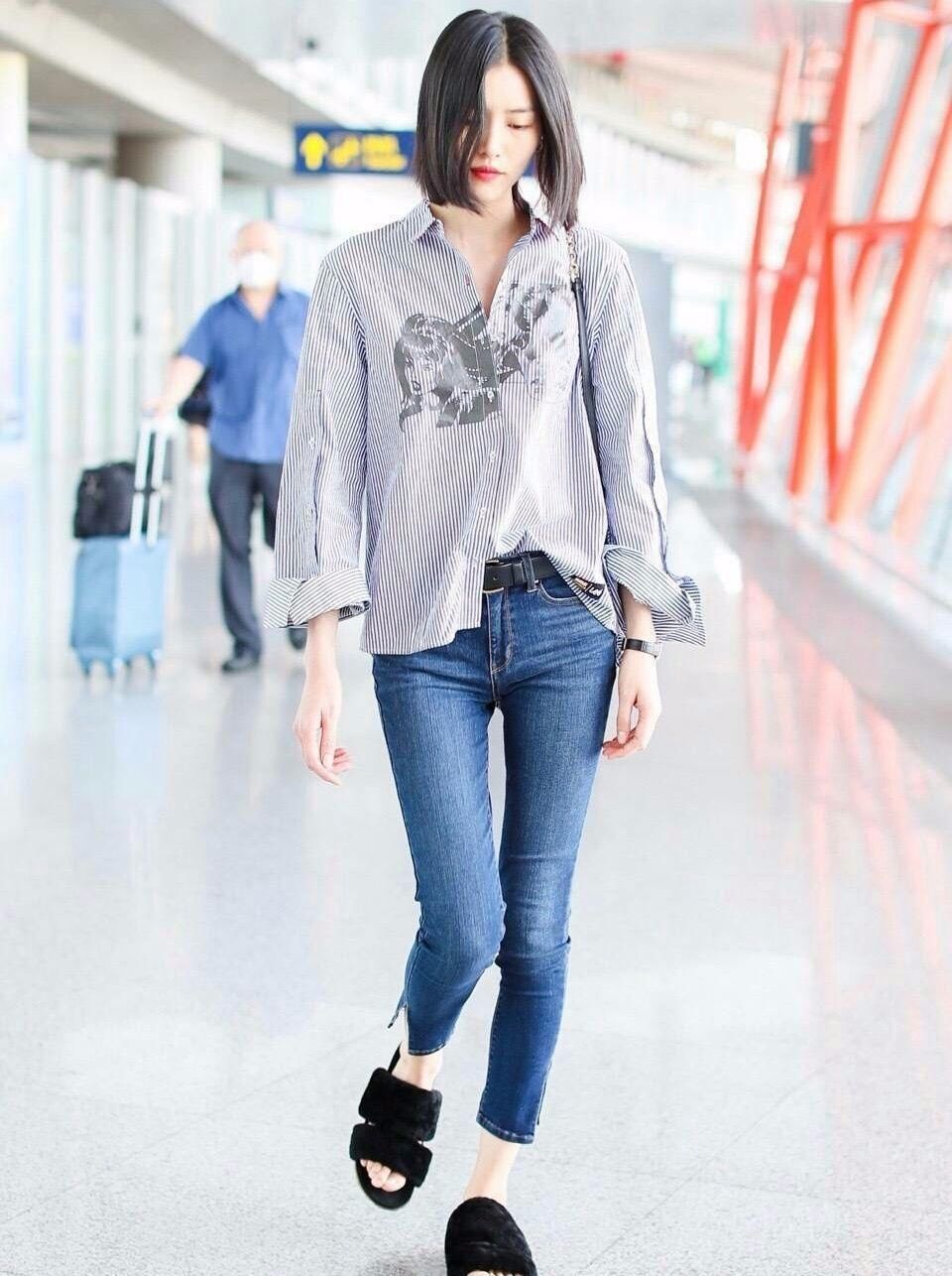 刘雯才是真的衣架子,别人穿起来显肚子的裙子,她穿上有蚂蚁腰!