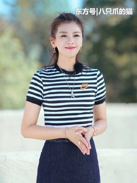 #万能#穿搭秘籍，30岁女生如何穿出气质？从明星穿搭入手，教你万能技