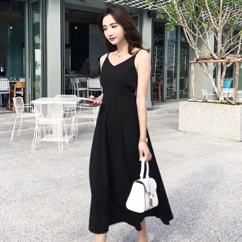 今年超火爆的“吊带裙”，优雅性感超嫩美，婀娜多姿，美的不像话