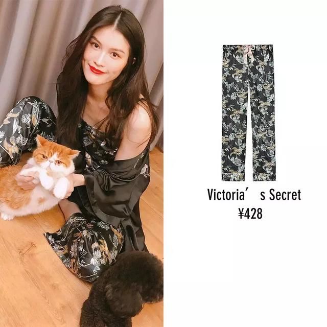 ZARA牛仔裤、Mango小裙子丨初秋明星好看私搭！