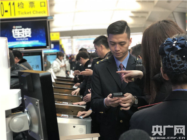  春运期间：春节进入倒计时 铁路部门增开“红眼高铁”