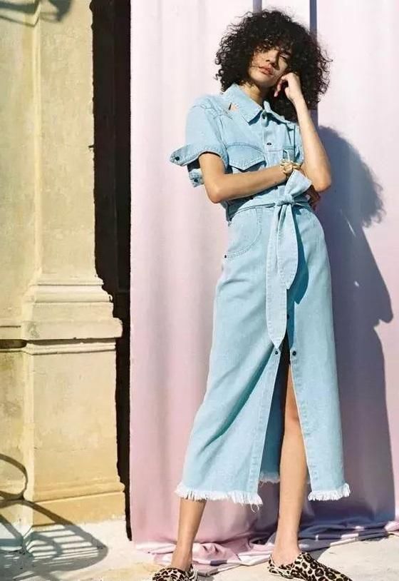 时尚别致的开叉连衣裙，让你不经意间大秀美腿，吸睛又撩人