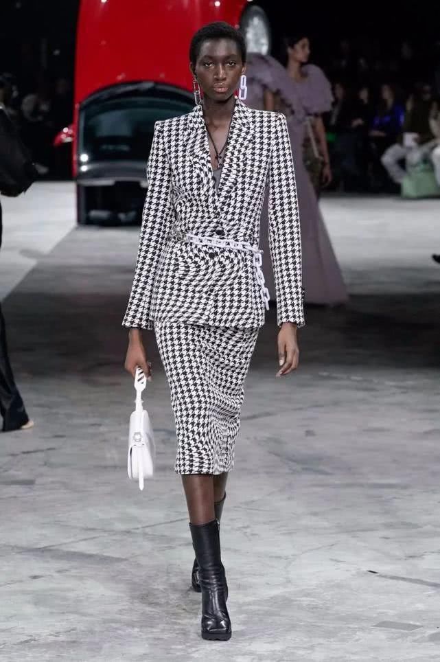  『Off』运动潮牌也可以很时髦丨Off-White 2020 秋冬系列