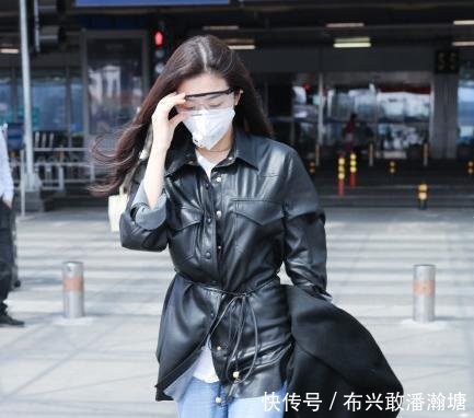  #孩子#张含韵这一身真的好飒，可爱中带着帅气，生图都白到发光