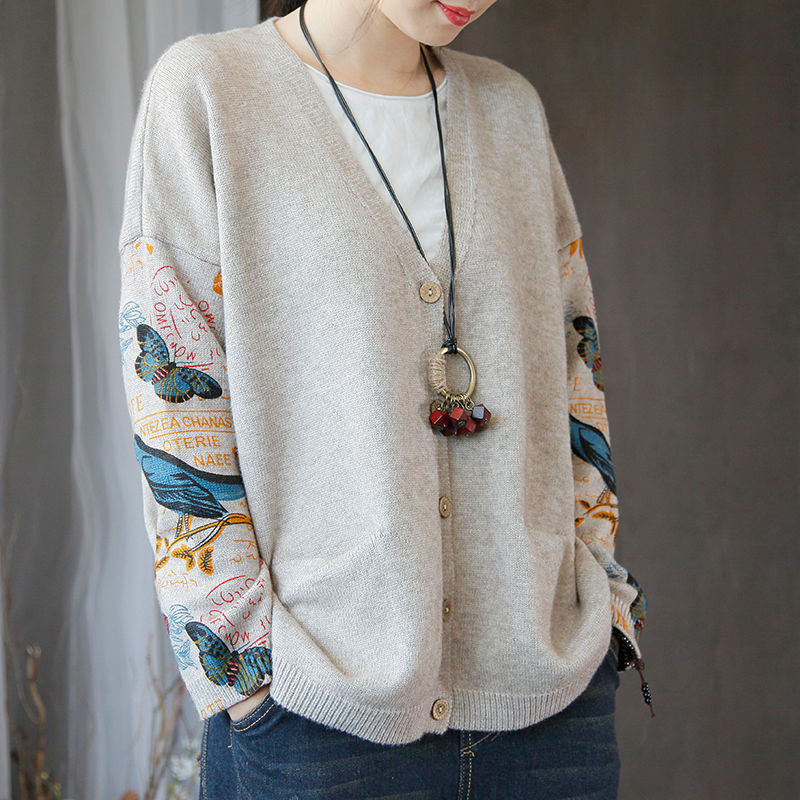 天!本以为小衫+长裤流行，没想到!9月竟火了“薄外套”，真美