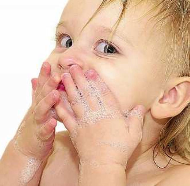 误区!脸蛋出油多就得多洗脸?