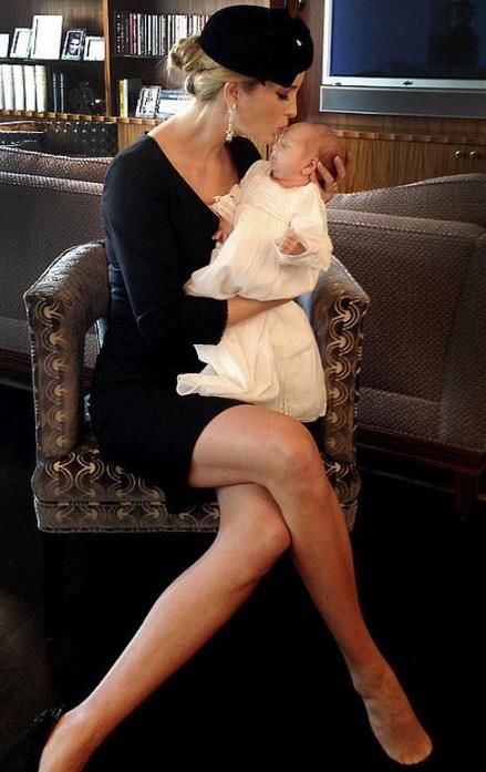 37岁的伊万卡，模特身材前凸后翘，最后一张据说只给自己丈夫看?