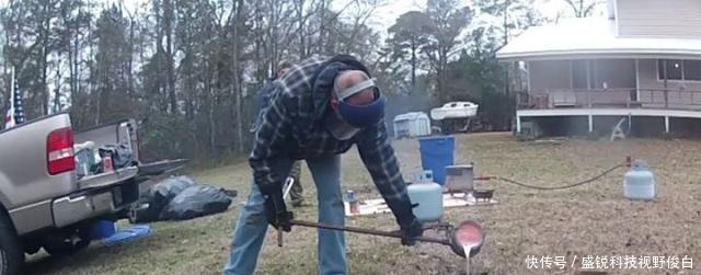 精选一组奇趣图片；北京西山上空出现圆形“航迹云”