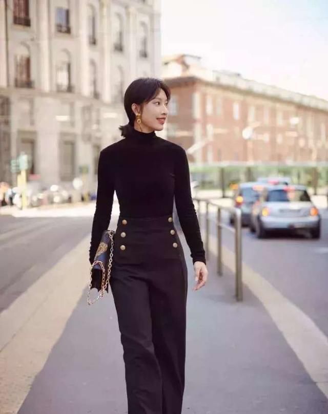  建议：宽松的裤子搭配什么上衣好看