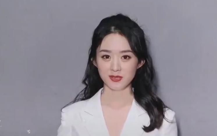  『视频』赵丽颖录制“抗疫视频”, 浓妆艳抹精神大好, 近照脸有些显老