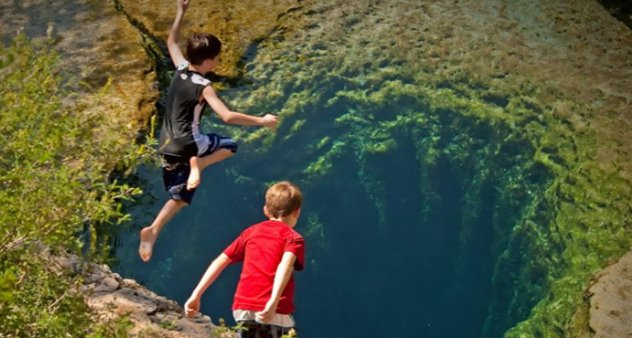 美国死亡洞穴,每年夺几十人性命,依旧有人往下跳